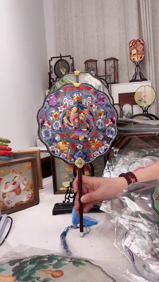 扇子苏绣作品手工团扇