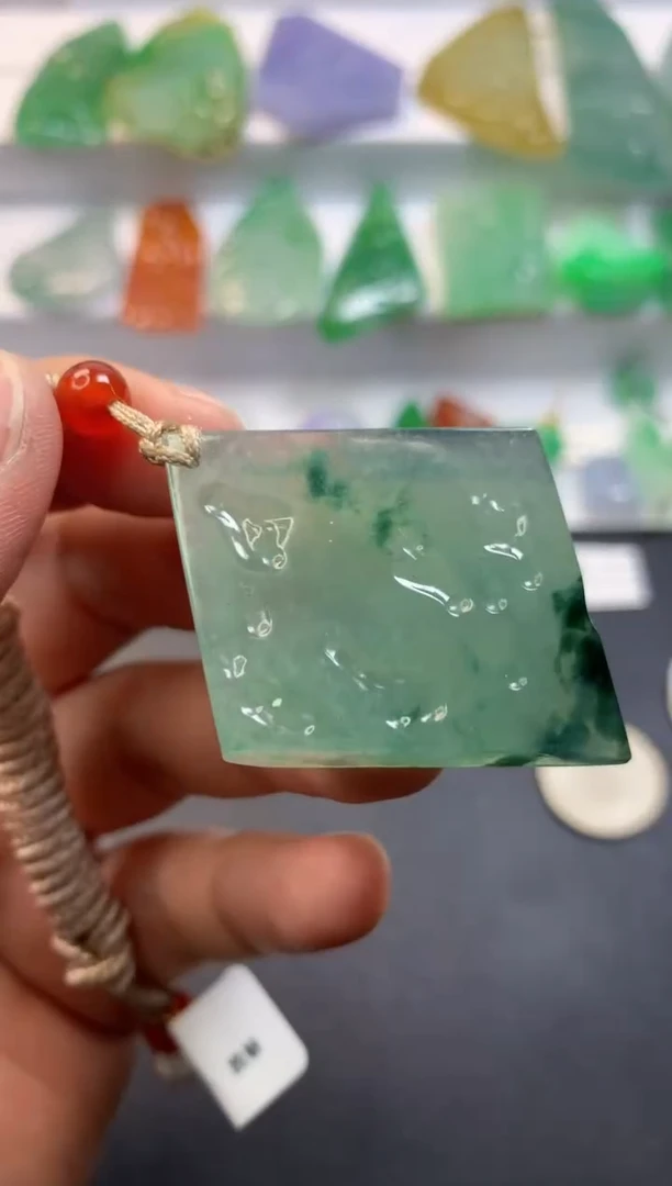 颈饰未镶嵌翡翠