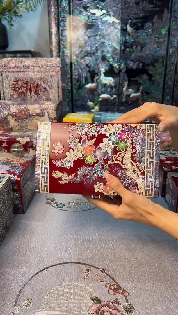 鱼锁满贝底·弘贝雅螺钿漆器文化馆