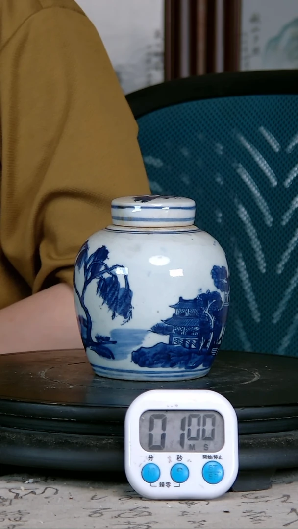 游**鱼青花精绘山水图罐