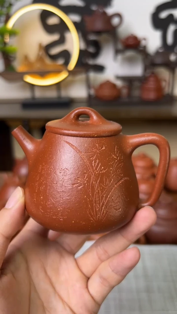 茶壶段泥红降坡高石瓢壶兰花刻150CC-甘来兵