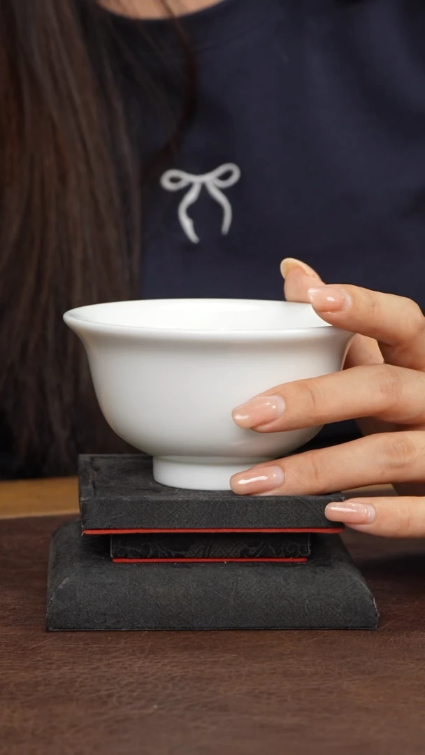 景德镇白胎压手杯