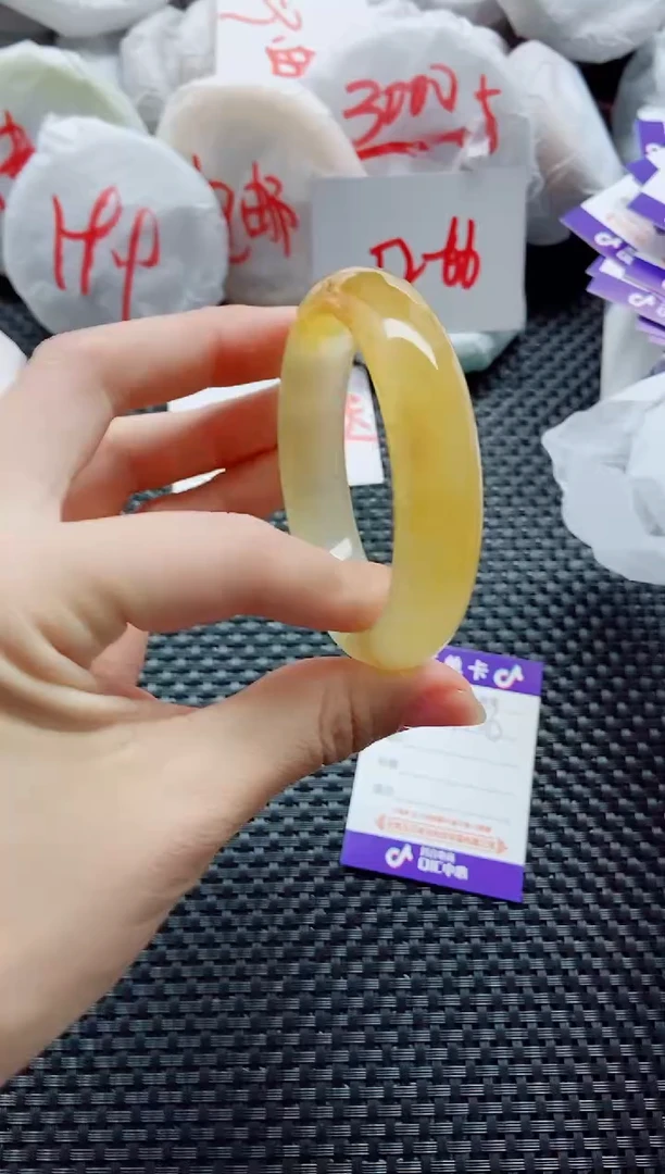 石英质玉手镯未镶嵌M106-57-58