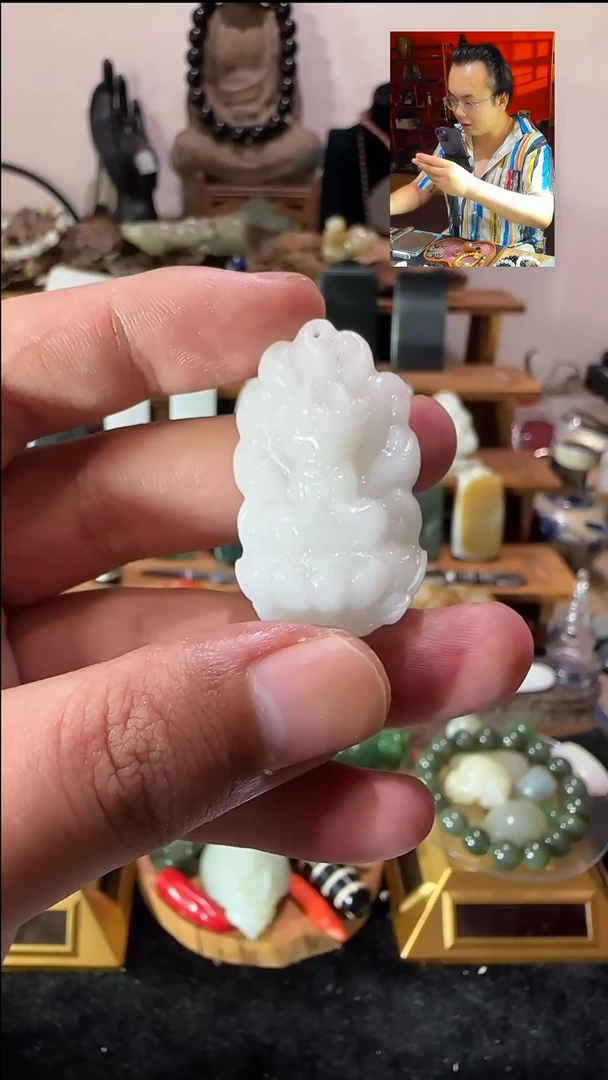 和田玉未镶嵌颈饰九尾狐