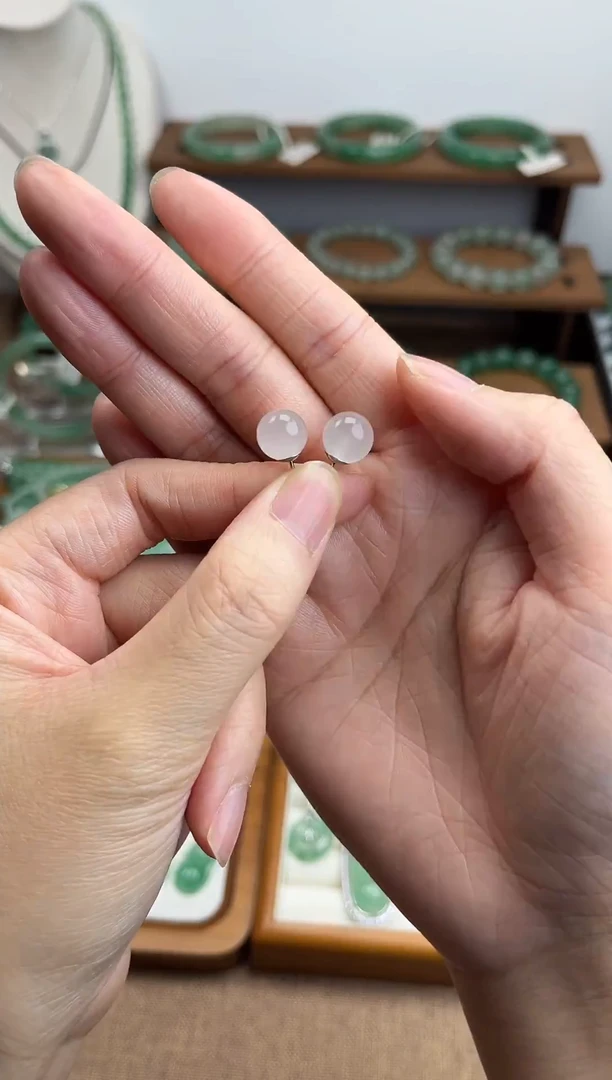 银S925镶嵌石英质玉（非洲翠）耳钉圆珠耳钉