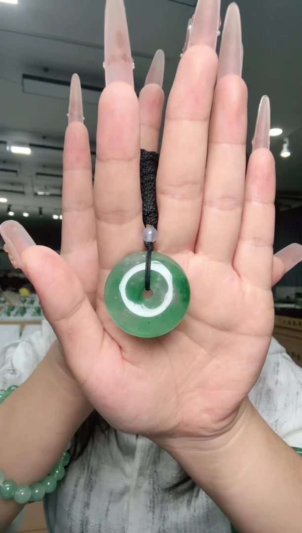 吊坠(不含链)未镶嵌石英质玉（非洲翠）平安扣