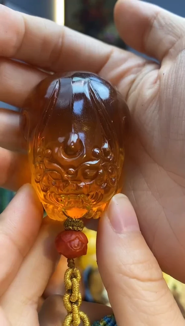琥珀颈饰未镶嵌把件