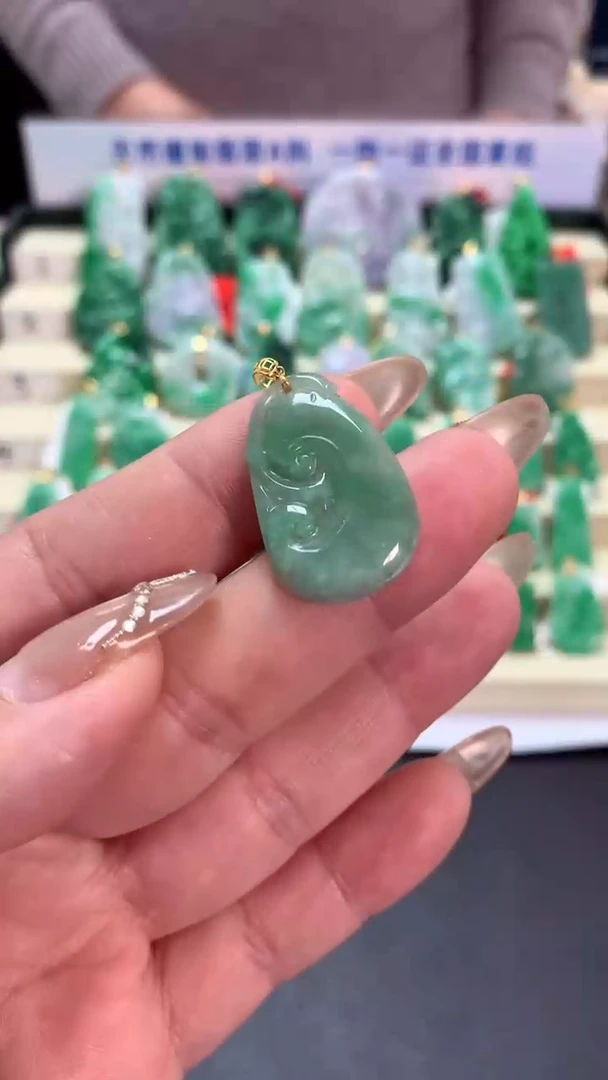 【闪购商品】翡翠吊坠(不含链)18K金镶嵌挂件