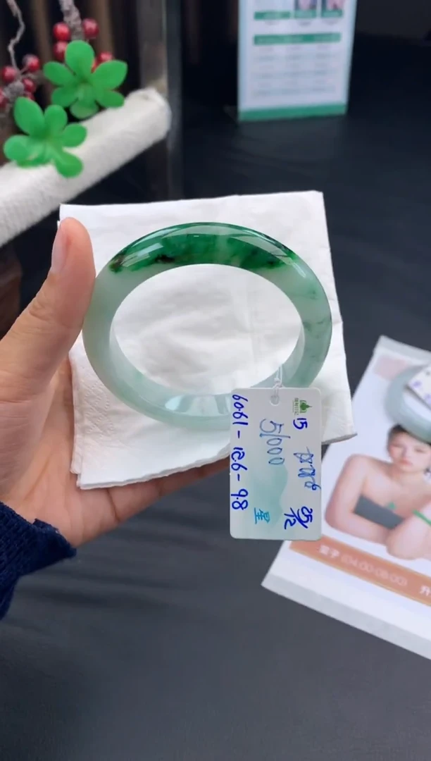 未镶嵌手镯翡翠静*心翡翠自带#送人#，假一赔三