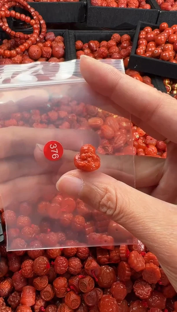 南红玛瑙未镶嵌颈饰1