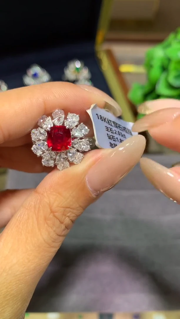 18K金镶嵌戒指红宝石2.03ct