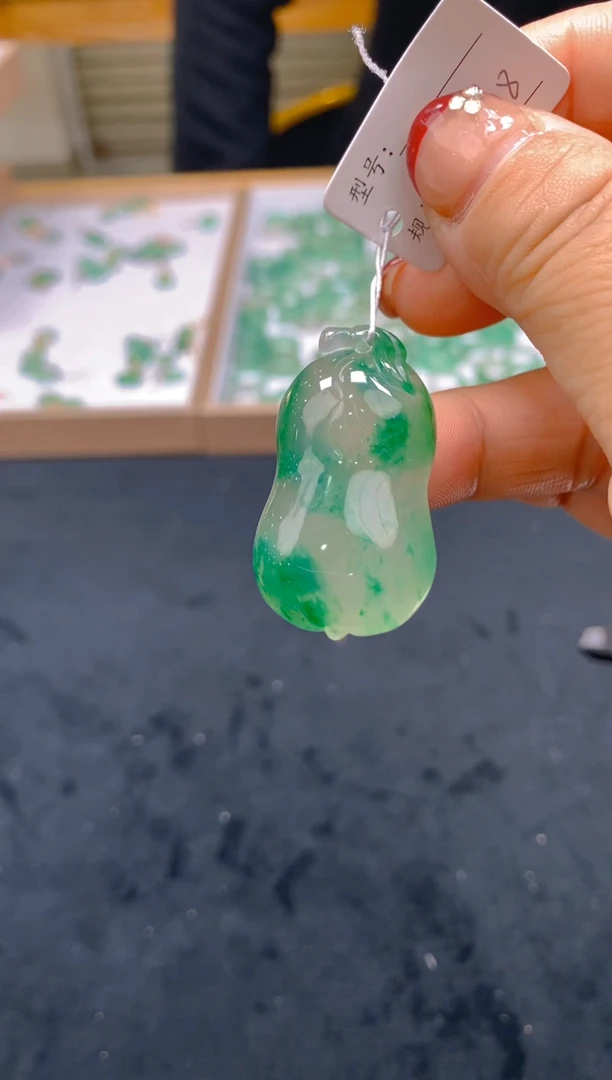 【闪购商品】石英质玉吊坠(赠链)未镶嵌冰美人A货非洲翠，冰种