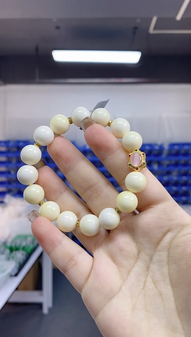 【闪购商品】蜜蜡裸石未镶嵌多样性发其一颜色微差