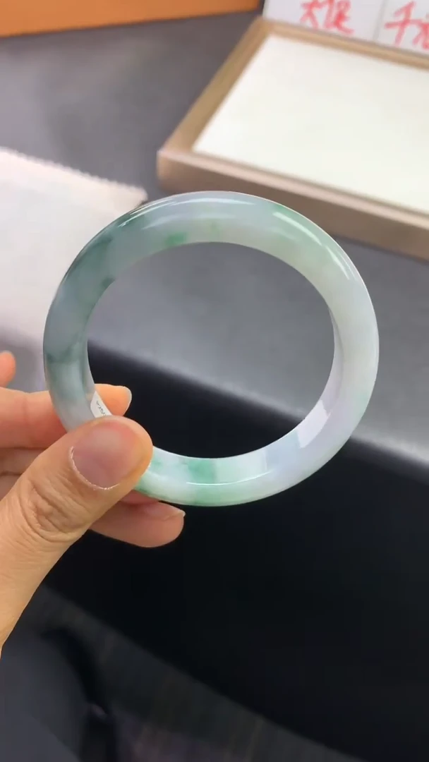 未镶嵌手镯翡翠退货需手镯吊牌标签完好