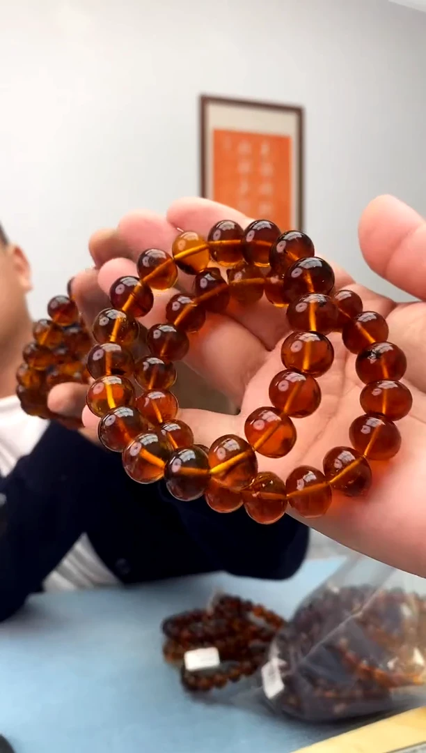 琥珀未镶嵌珠宝奇石抚顺金珀多样性发一件