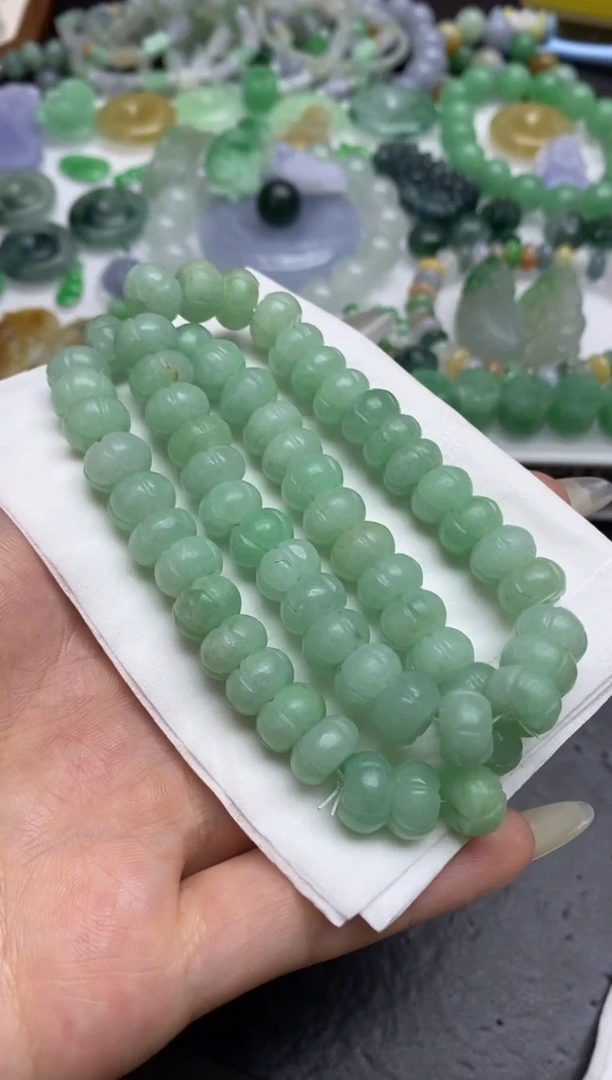 定制翡翠未镶嵌三***?翡翠毛货~