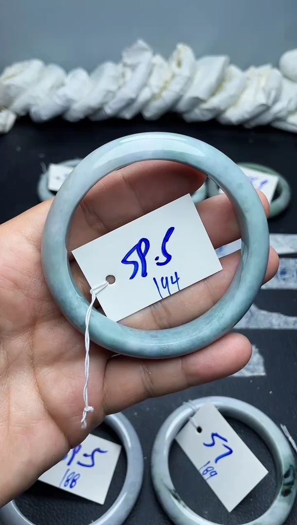 未镶嵌手镯翡翠194