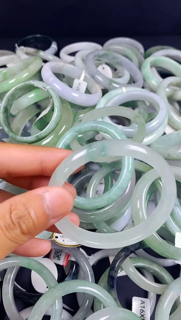 未镶嵌手镯翡翠手镯