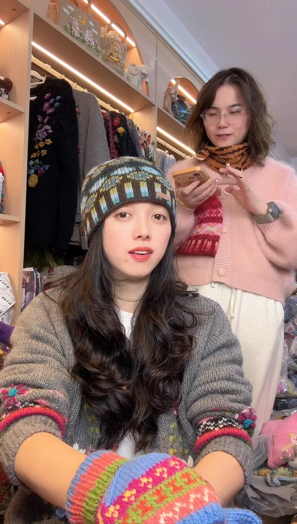 羊毛深蓝色水母冷帽