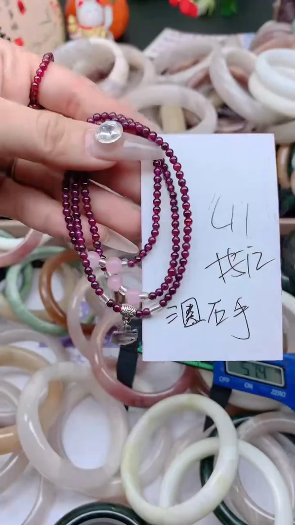 石英质玉手镯未镶嵌L11三圈粉石榴手串