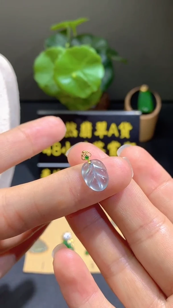 颈饰18K金镶嵌翡翠翡翠A货