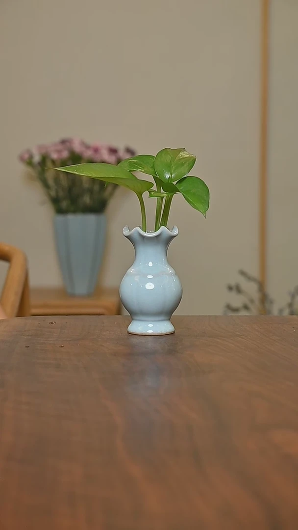 荷叶口瓶9CM 天青 微瑕 朱家汝窑款