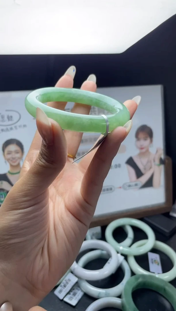 【闪购商品】定制翡翠手镯未镶嵌手镯DDC/发一件
