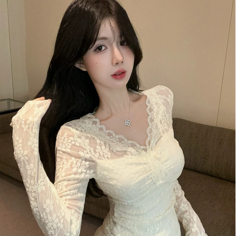 纯欲性感v领镂空上衣女秋冬小香风爆款蕾丝打底衫内搭可外穿小衫