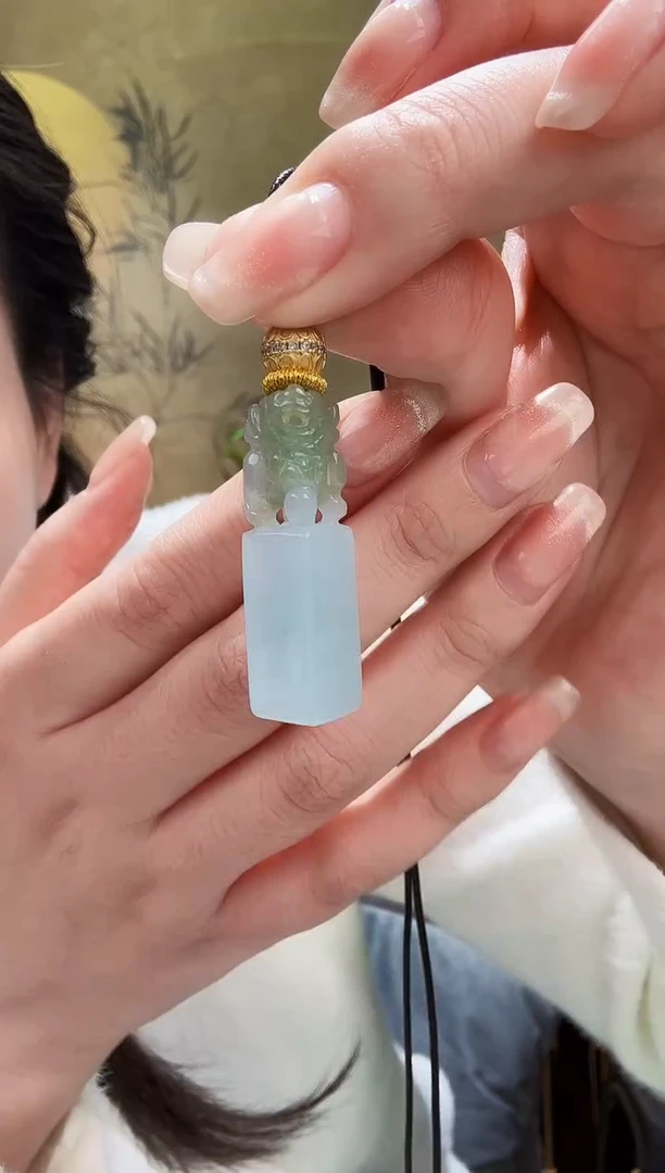 颈饰未镶嵌翡翠吊坠