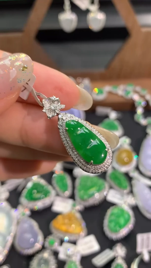 翡翠18K金镶嵌吊坠(不含链)吊坠