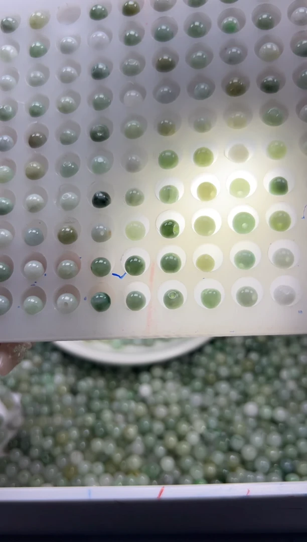 翡翠未镶嵌颈饰w2756翡翠绿底5mm*30颗