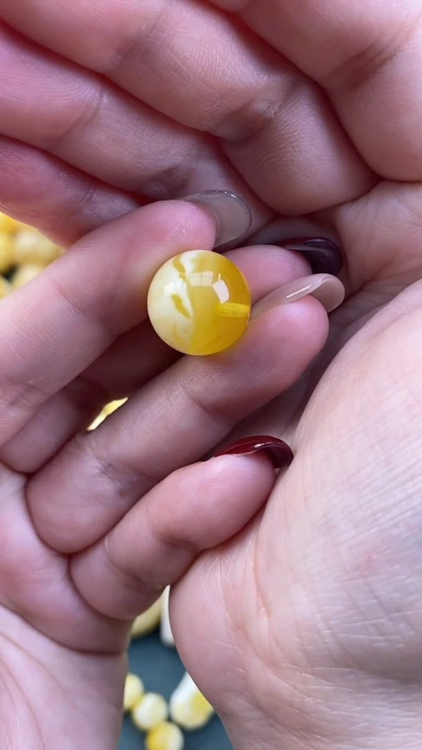 【闪购商品】琥珀裸石未镶嵌月.33