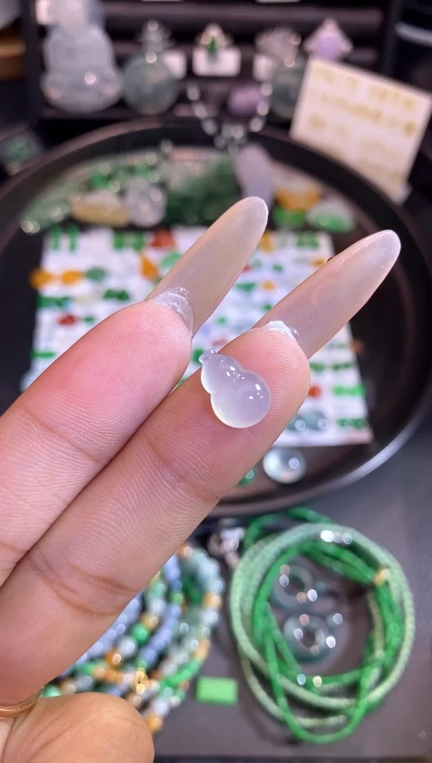 【闪购商品】翡翠挂件未镶嵌葫芦