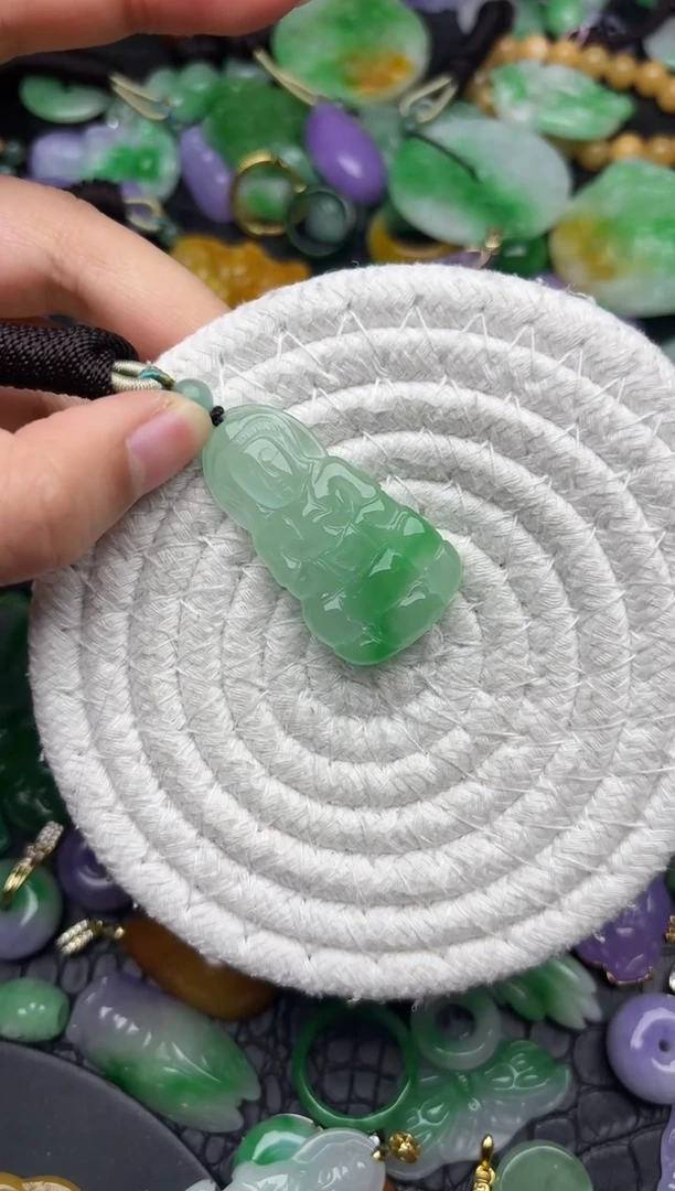 颈饰未镶嵌翡翠缅甸翡翠吊坠