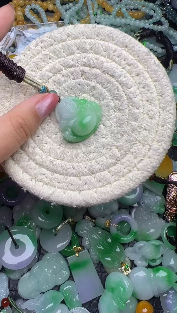 颈饰未镶嵌翡翠天然缅甸翡翠吊坠