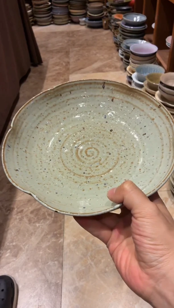 瓷片卿*久703灰色手工粗陶花瓣盘1个