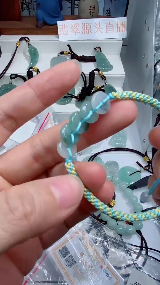颈饰未镶嵌翡翠手绳