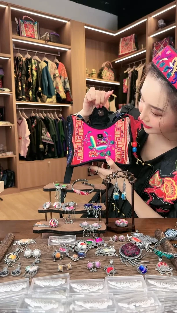 【闪购商品】织绣L654黔东南苗族刺绣