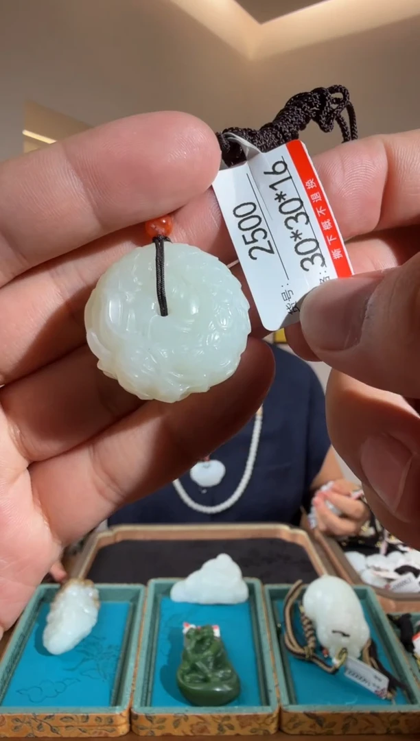 和田玉未镶嵌颈饰1