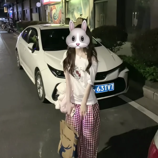 纯欲穿搭一整套女夏季新款纯棉斜肩短袖T恤红格子裤显瘦两件套装