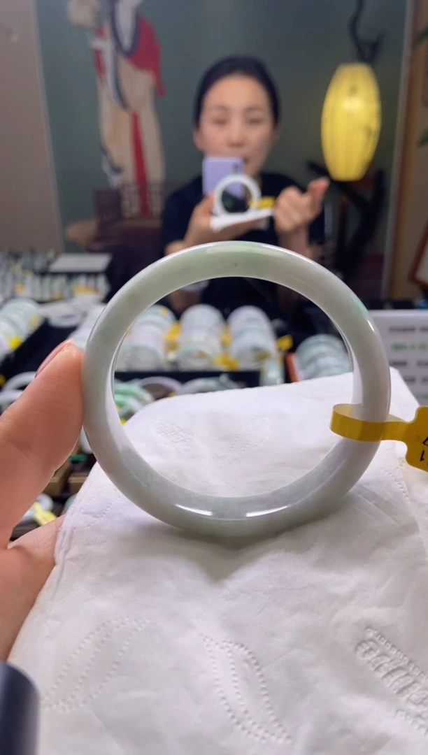 翡翠手镯未镶嵌不****?59.8圈口t