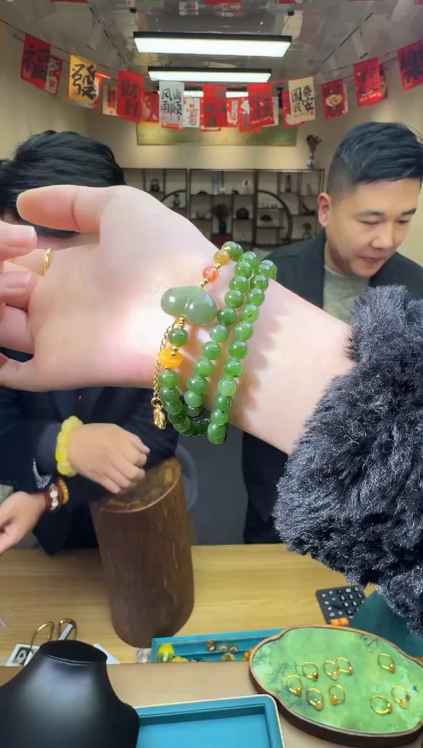 未镶嵌手链和田玉多样性发一件 174