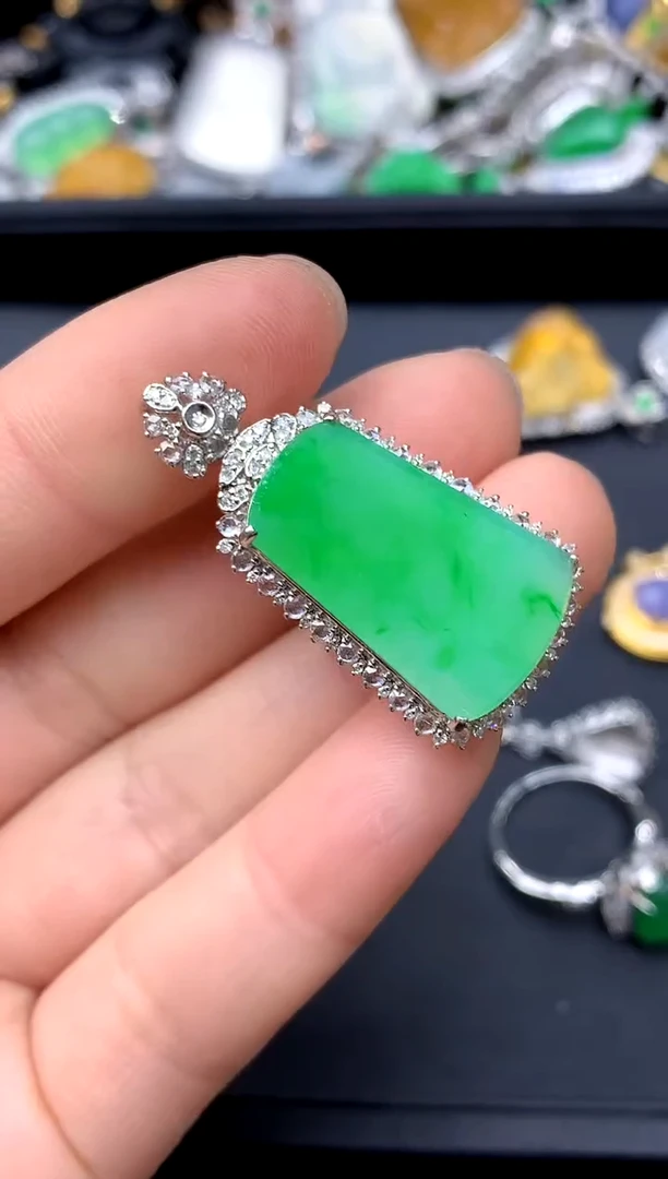 颈饰18K金镶嵌翡翠388-中国好珍宝