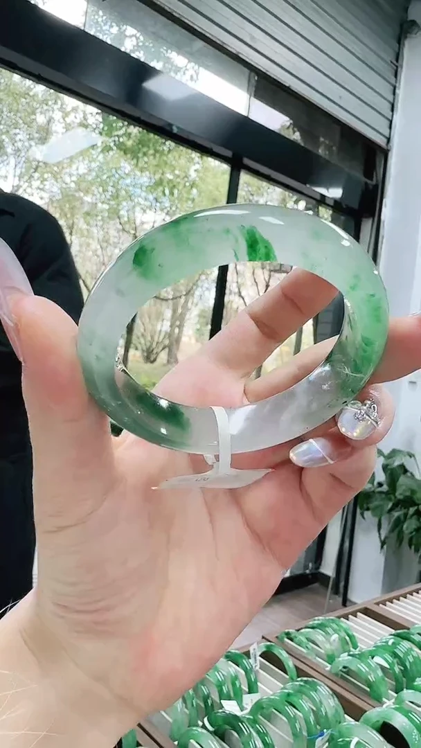 未镶嵌1石英质玉（非洲翠）/1676-55