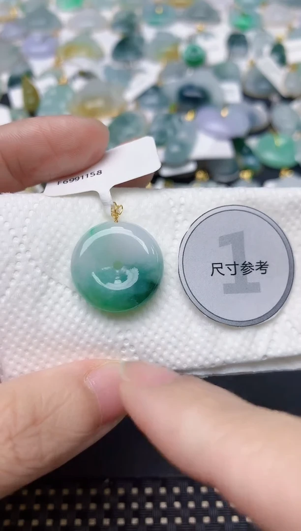颈饰18K金镶嵌翡翠天然缅甸A货翡翠