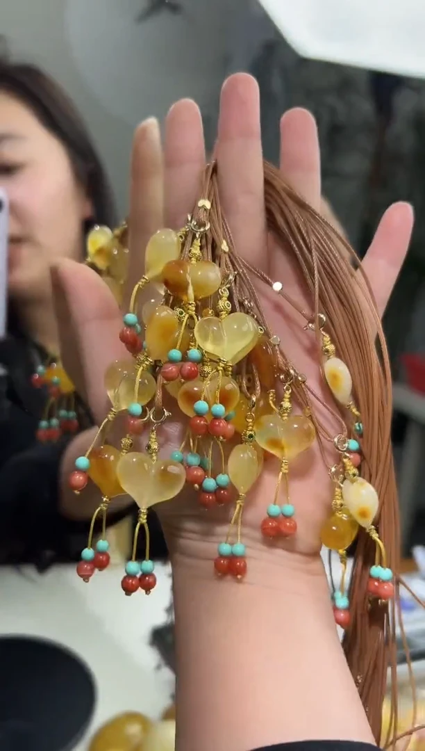 裸石琥珀未镶嵌琥珀蜜蜡吊坠多样性发一条