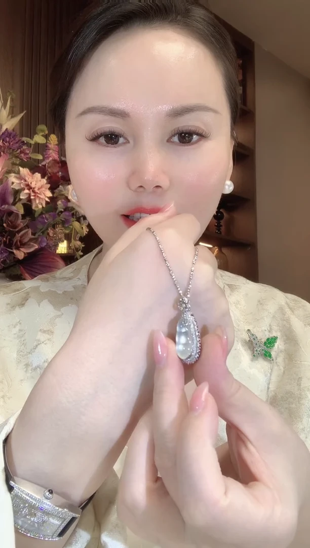 吊坠(不含链)18K金镶嵌翡翠A43