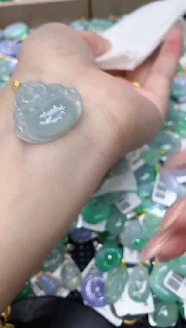 翡翠18K金镶嵌颈饰111111111