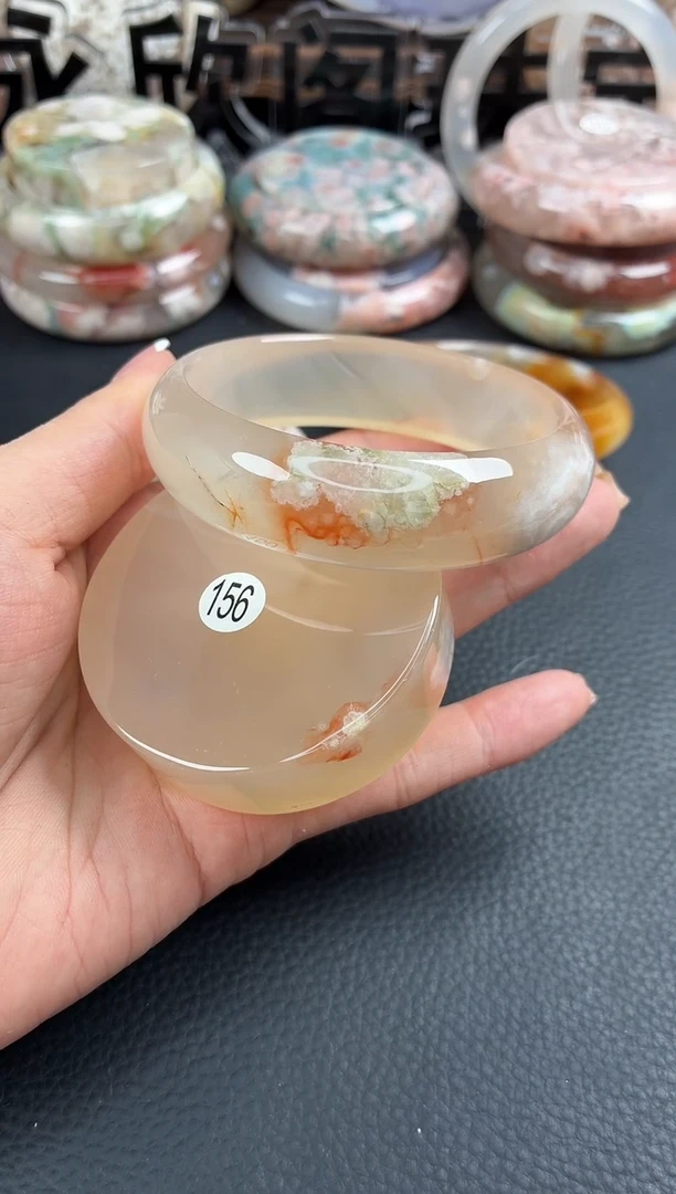 未镶嵌手镯（圆镯）石英质玉57