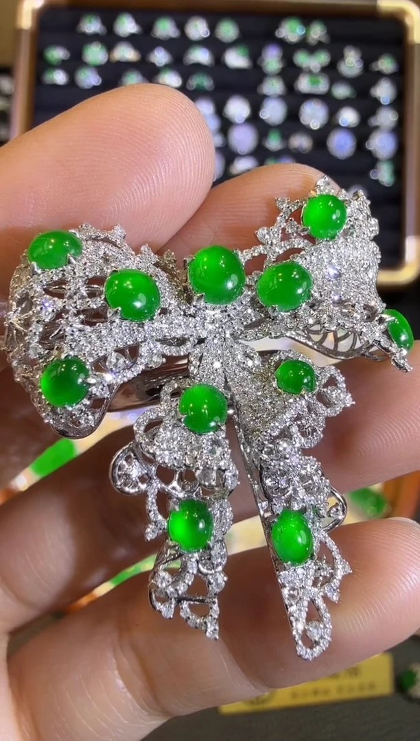 【闪购商品】翡翠戒指18K金镶嵌龙石种蛋面蝴蝶（三用款）